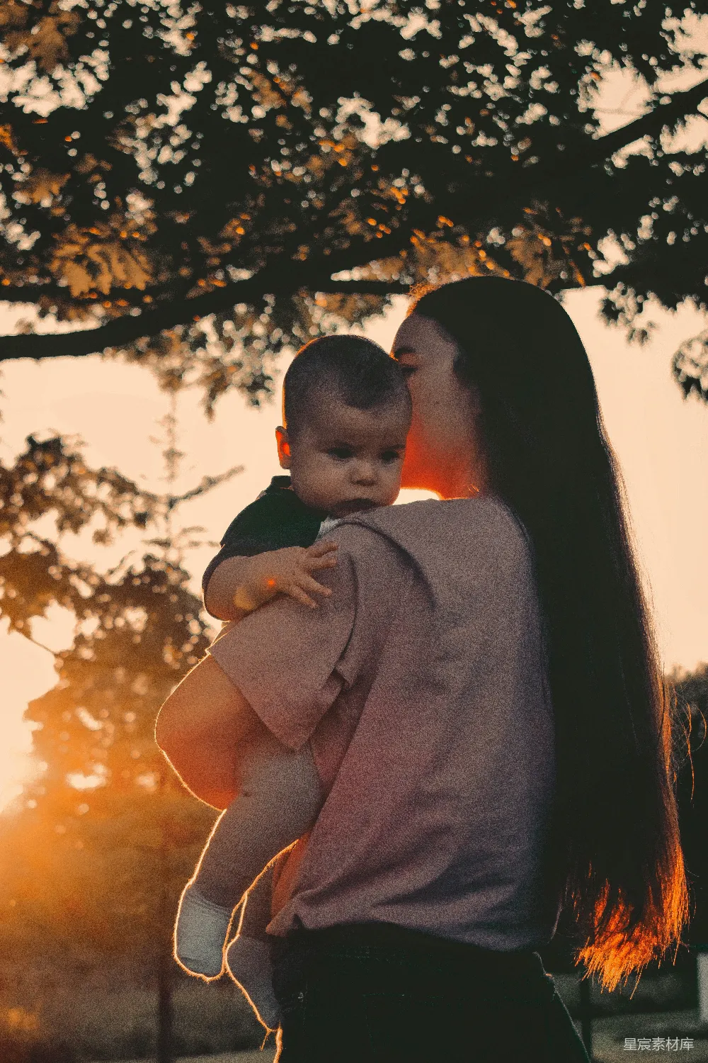 高清摄影 母子 夕阳 温馨 亲情 自然 夕阳下的母子情
