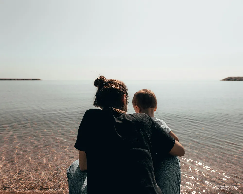 高清摄影 母子 海边 静谧 情感 家庭 海边静思母子情