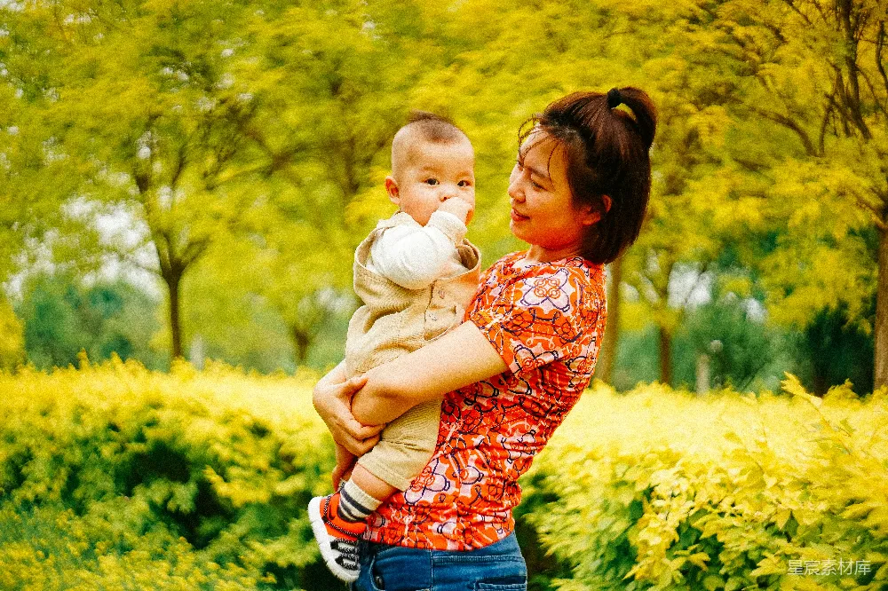 高清摄影 母子 温馨 花海 亲子 自然 母子在花海中温馨时光