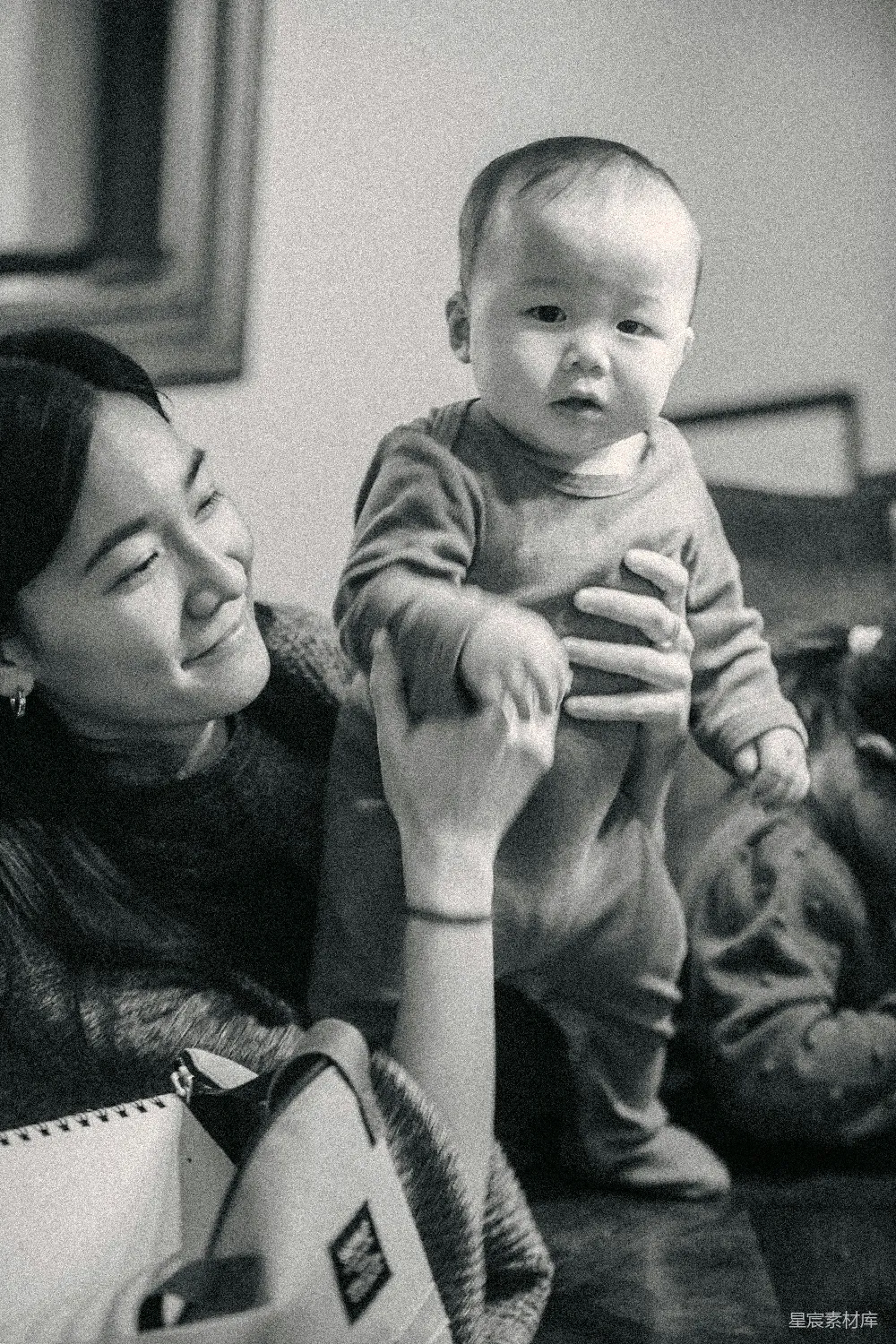 高清摄影 家庭 母子 温馨 怀旧 黑白 母爱瞬间：温馨家庭时光