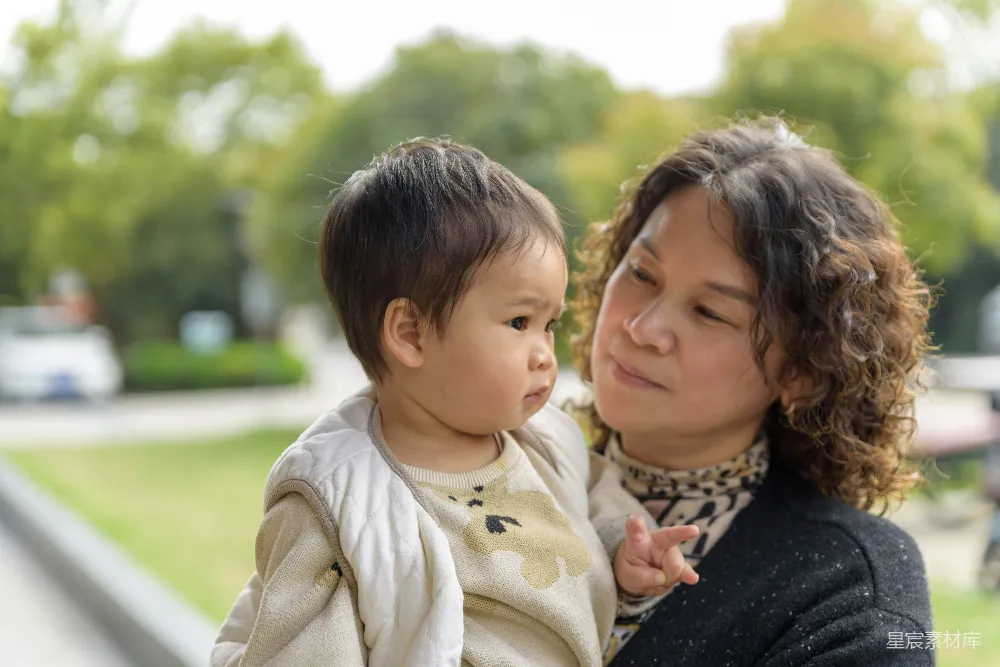 高清摄影 母子 温馨 亲情 户外 自然 温馨的母子时光