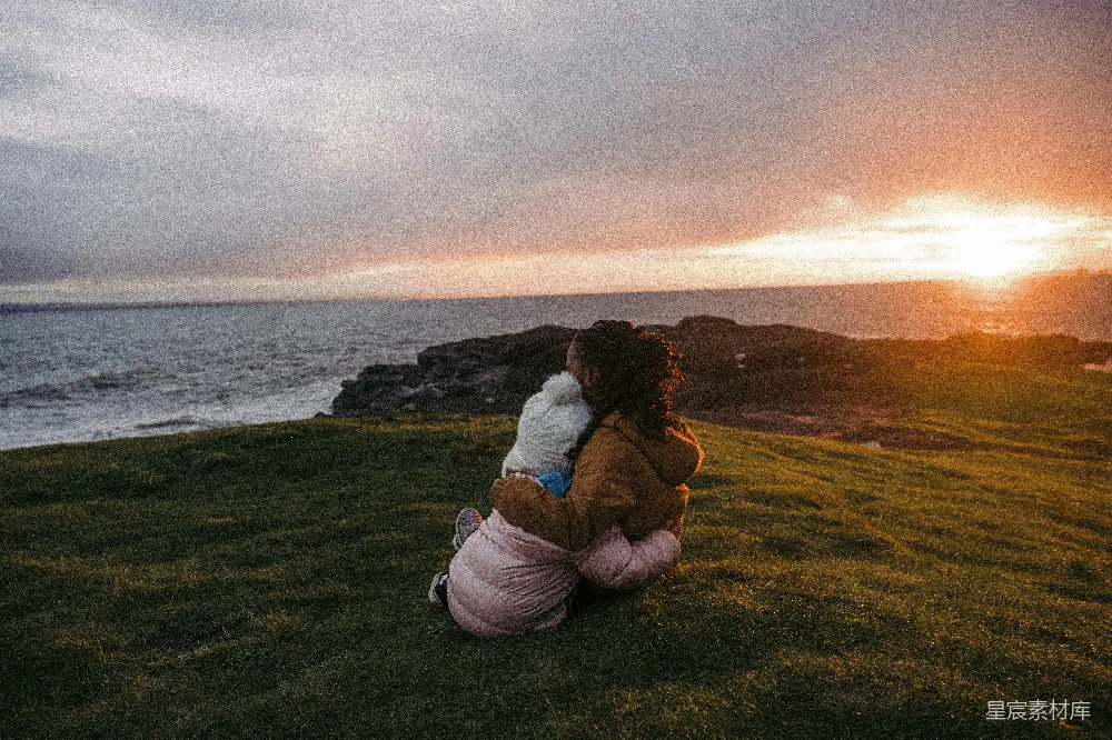 高清摄影 家庭 夕阳 母子 温馨 自然 夕阳下的母子情