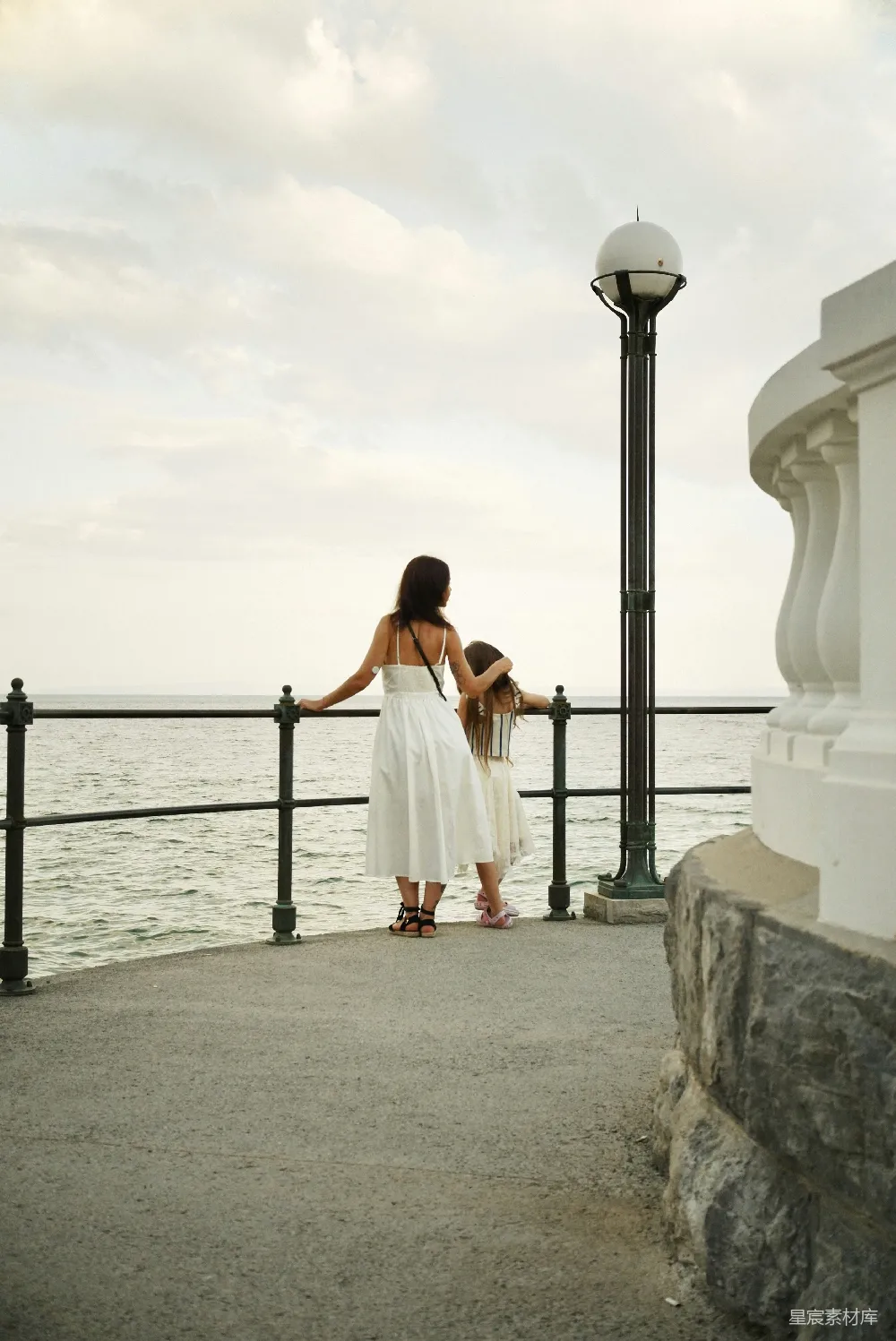 高清摄影 母女 海边 亲情 温馨 自然 海边的母女时光