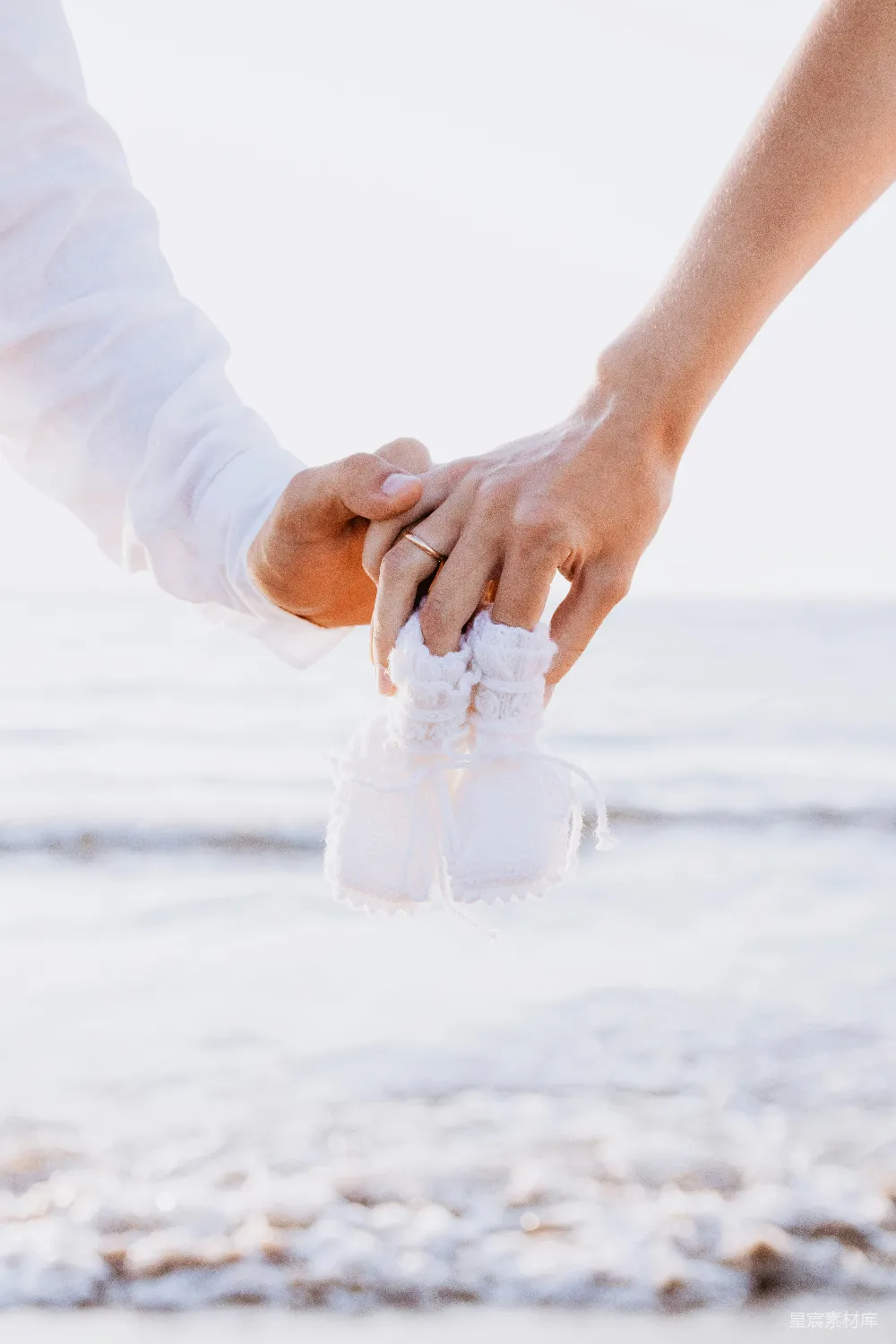 高清摄影 幸福 情侣 海滩 牵手 婚礼 海边牵手的幸福瞬间