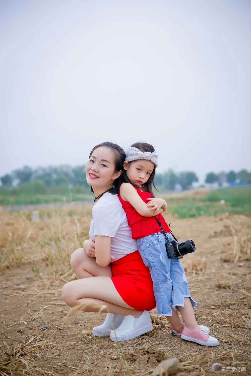 高清摄影 母女 自然 亲子 户外 温馨 母女情深的户外写真