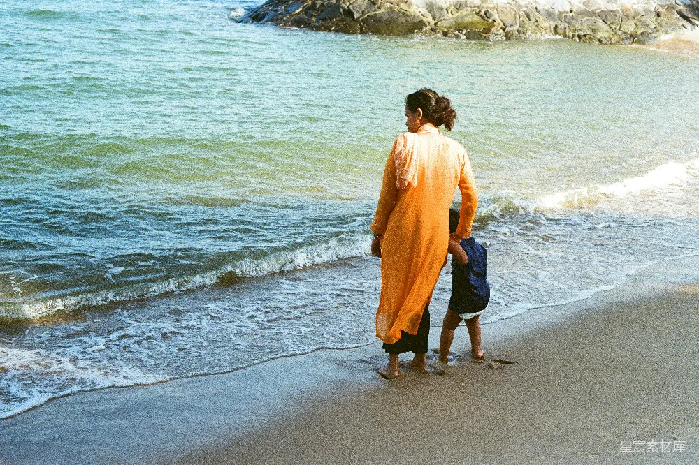 高清摄影 海边 母子 亲情 自然 温馨 海边的母子时光