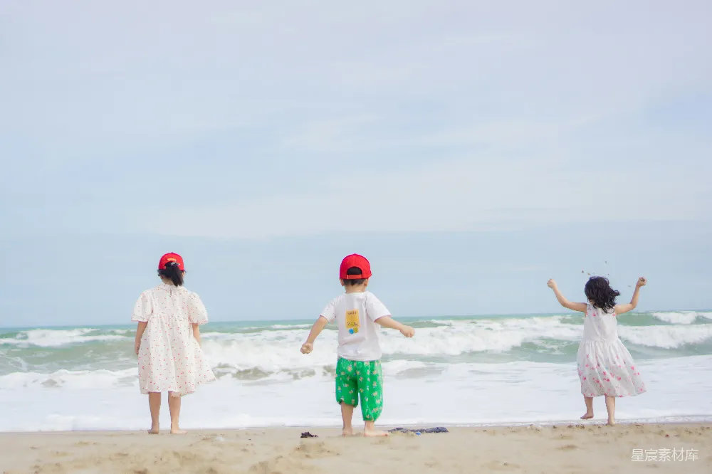 高清摄影 海滩 儿童 快乐 夏日 自然 海边的童年时光