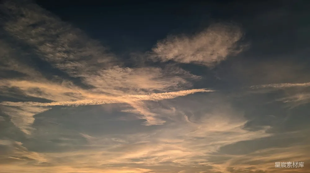 高清摄影 天空 自然 日落 云层 宁静 夕阳下的云彩