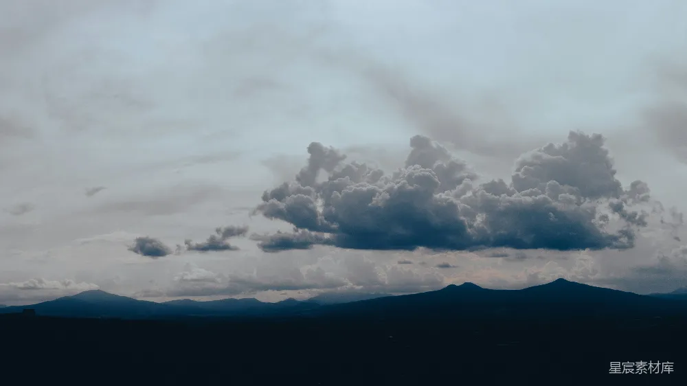 高清摄影 阴云 山景 自然风光 阴天 宁静 阴云密布的山景