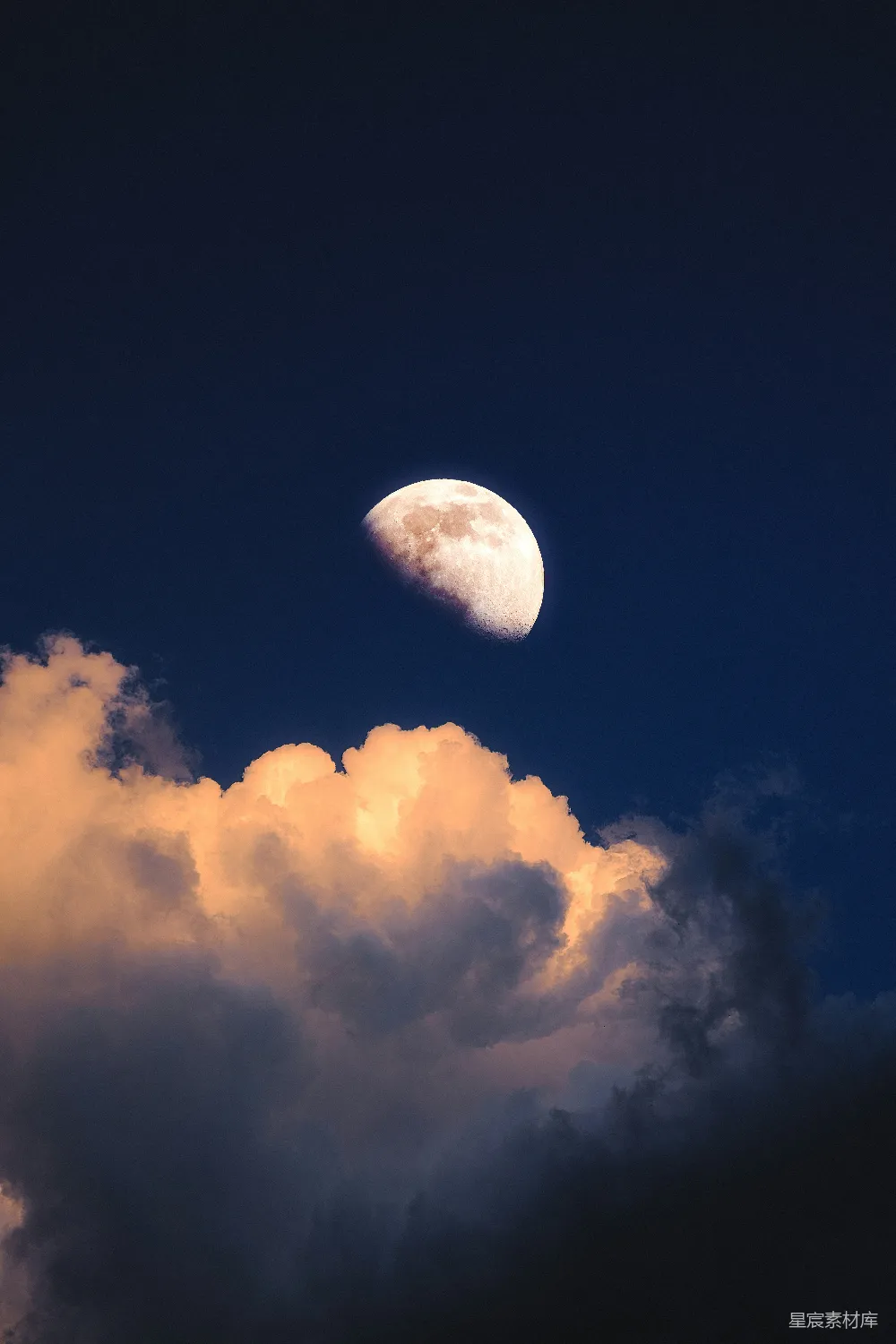 高清摄影 月亮 云层 夜空 自然美景 宁静 月光下的云影