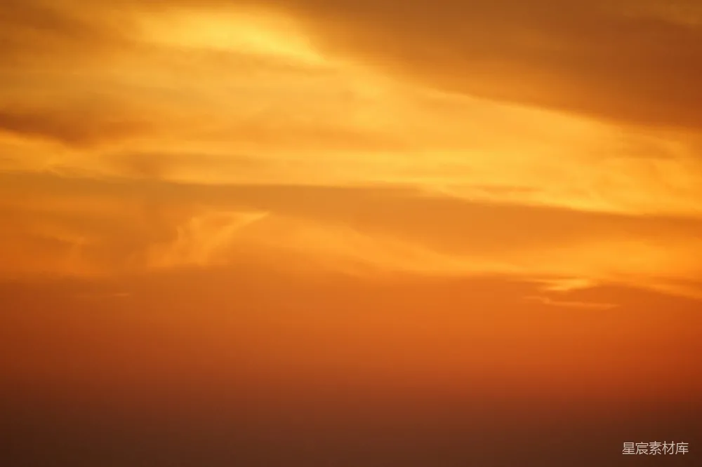 高清摄影 夕阳 云层 自然风光 宁静 日落 夕阳下的云层