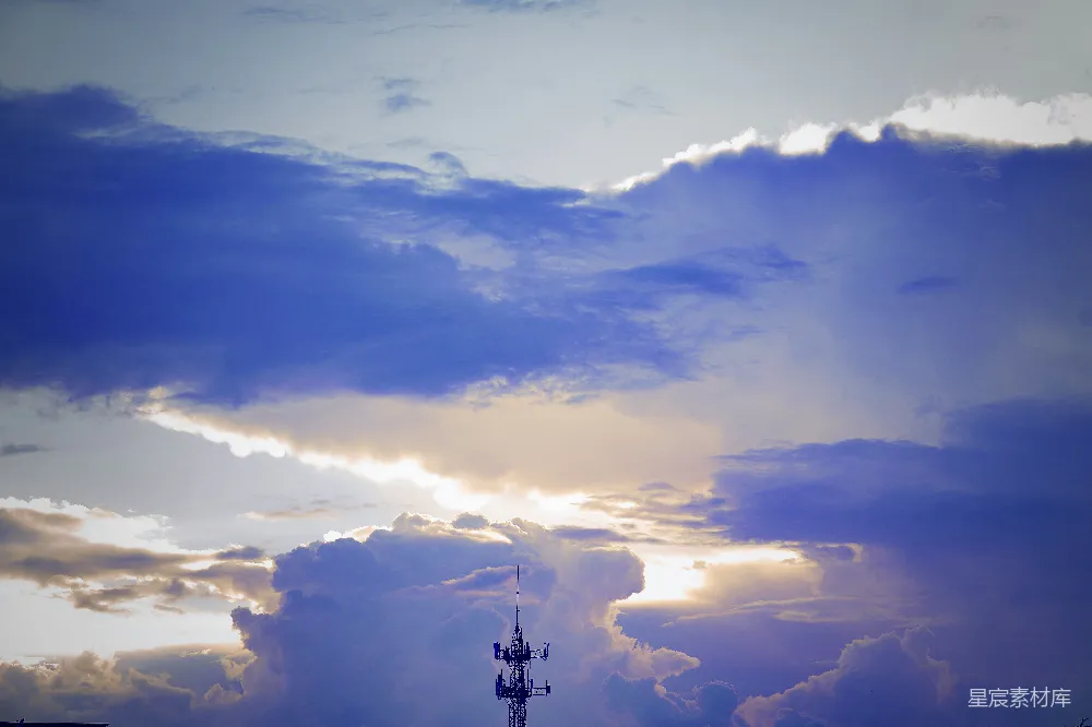 高清摄影 天空 云层 夕阳 通信塔 自然 夕阳下的通信塔