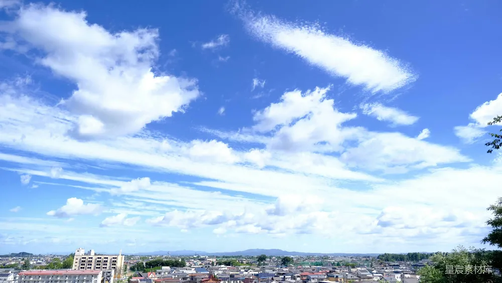 高清摄影 蓝天 白云 小镇 风景 晴朗 蓝天白云下的小镇全景
