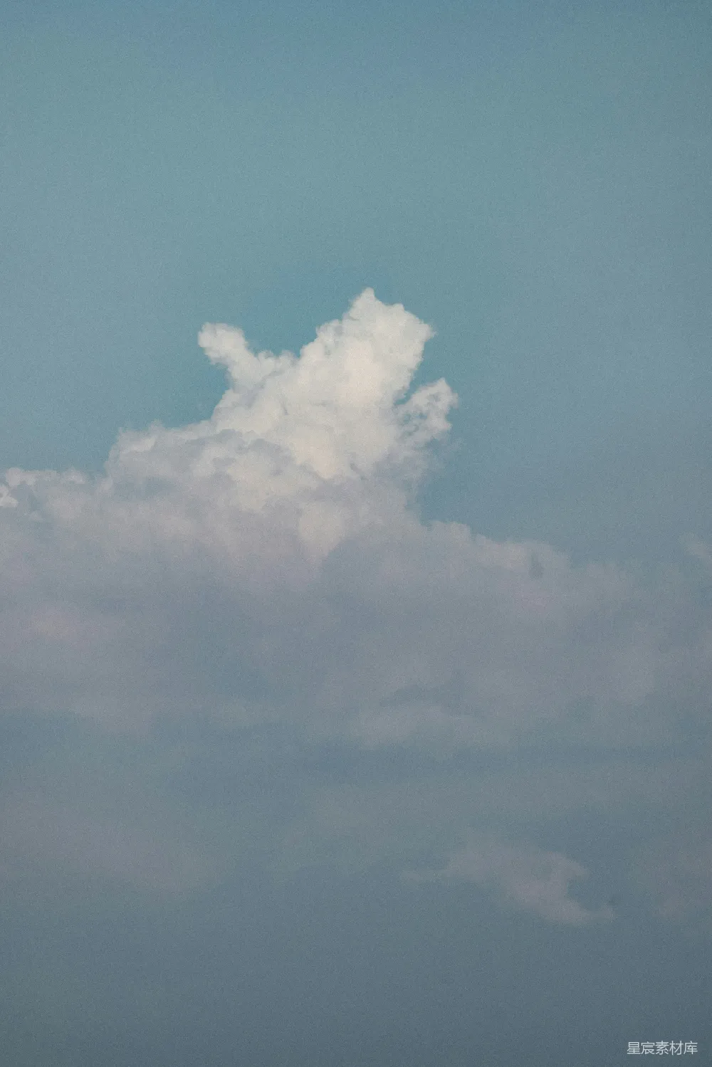 高清摄影 天空 云朵 自然 宁静 梦幻 云朵中的奇迹