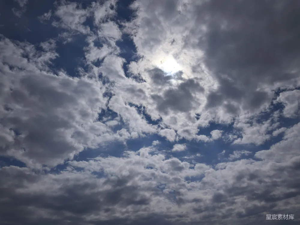 高清摄影 天空 自然 阳光 云朵 宁静 蓝天白云下的阳光