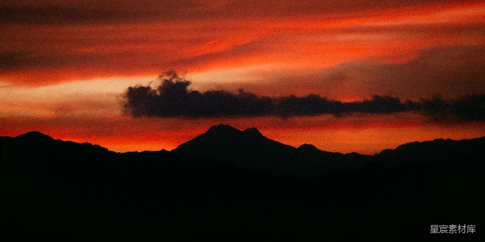 高清摄影 日落 自然风景 山景 宁静 黄昏 夕阳下的山影