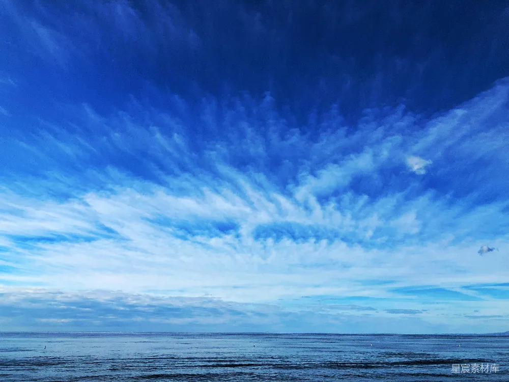 高清摄影 海景 天空 宁静 自然风光 蓝调 蓝天白云下的宁静海景