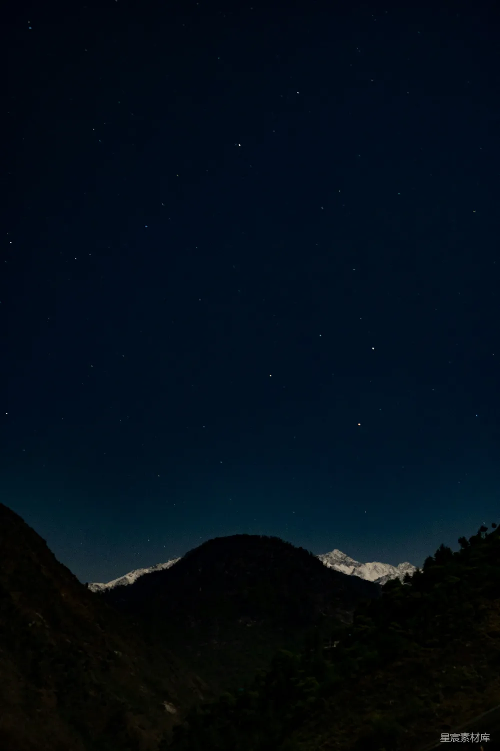 高清摄影 星空 山脉 宁静 自然 夜景 星夜下的山峰