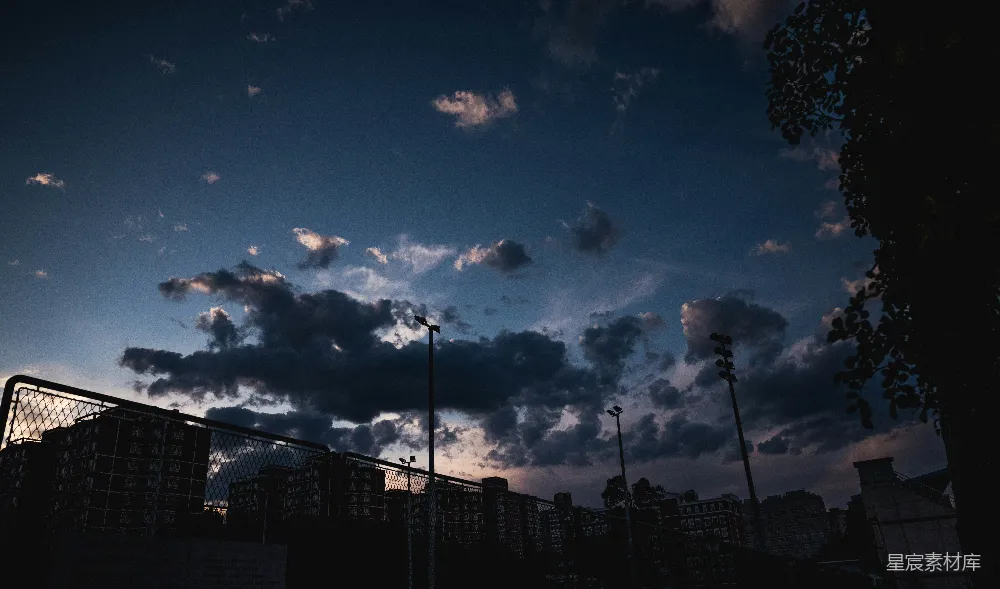 高清摄影 黄昏 天空 球场 城市 自然 黄昏时分的天空与球场