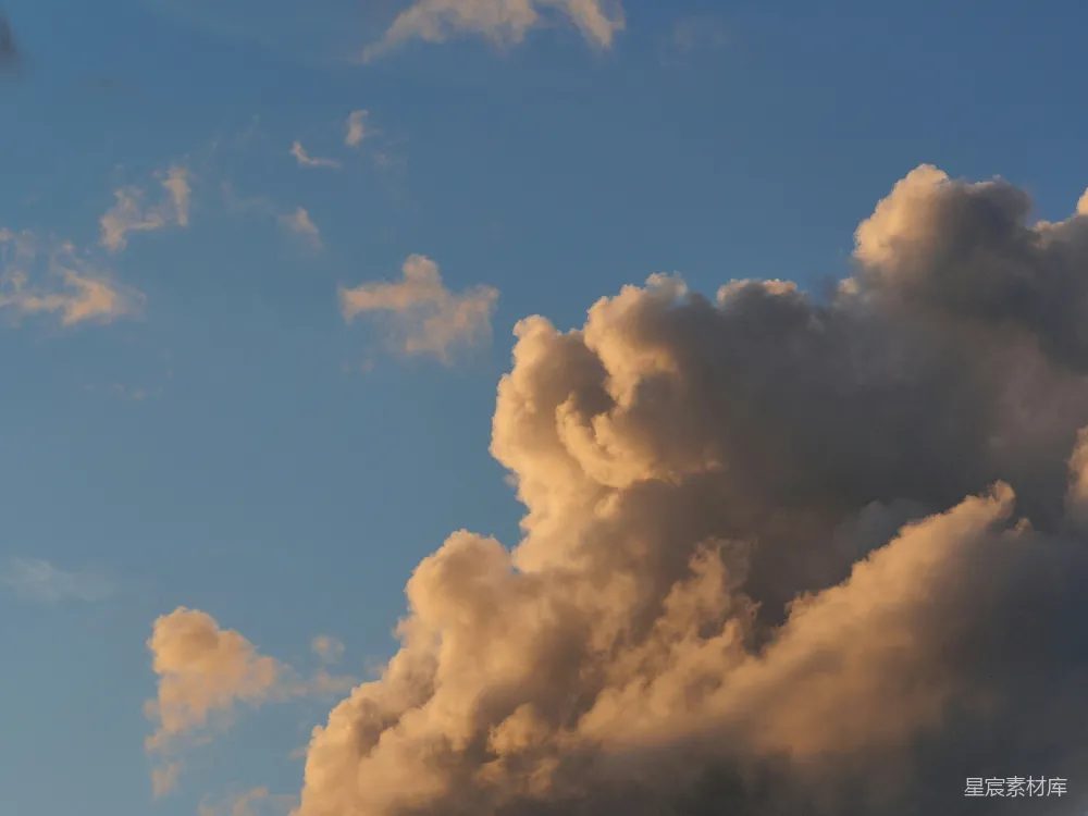 高清摄影 云朵 夕阳 自然 天空 宁静 夕阳下的云朵