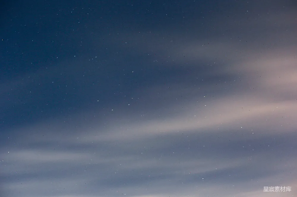 高清摄影 夜空 星河 云层 宁静 自然 夜空中的星河与云层