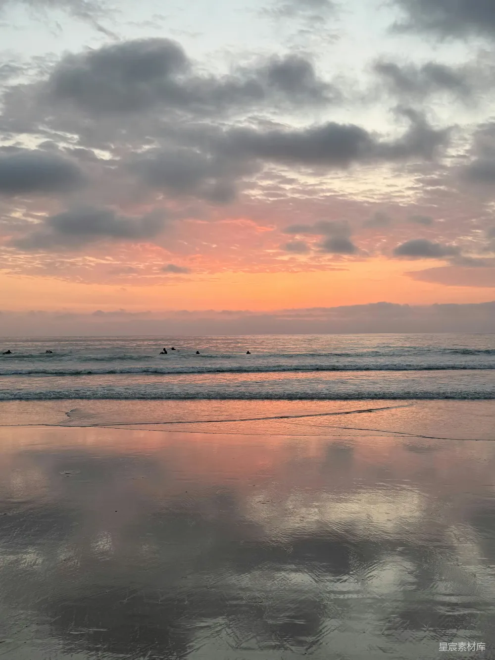 高清摄影 海滩 日落 宁静 自然风光 休闲 日落时分的宁静海滩