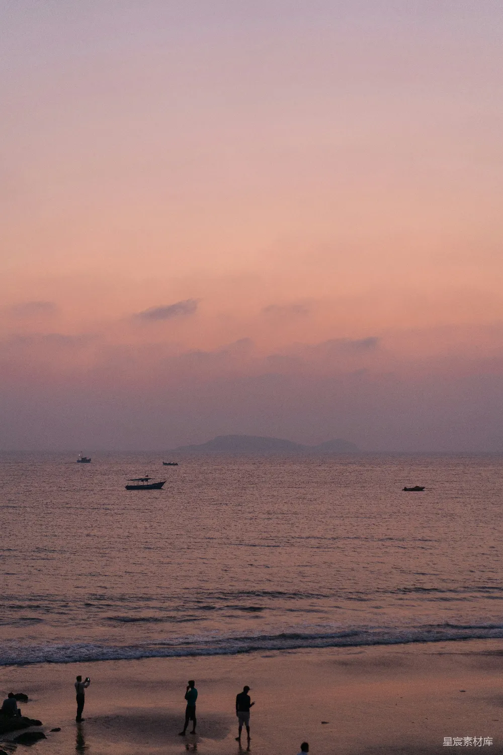 高清摄影 日落 海滩 宁静 自然 休闲 日落海滩：宁静的海边时光