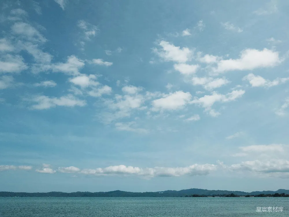 高清摄影 天空 海洋 自然 宁静 风景 蓝天白云下的宁静海岸