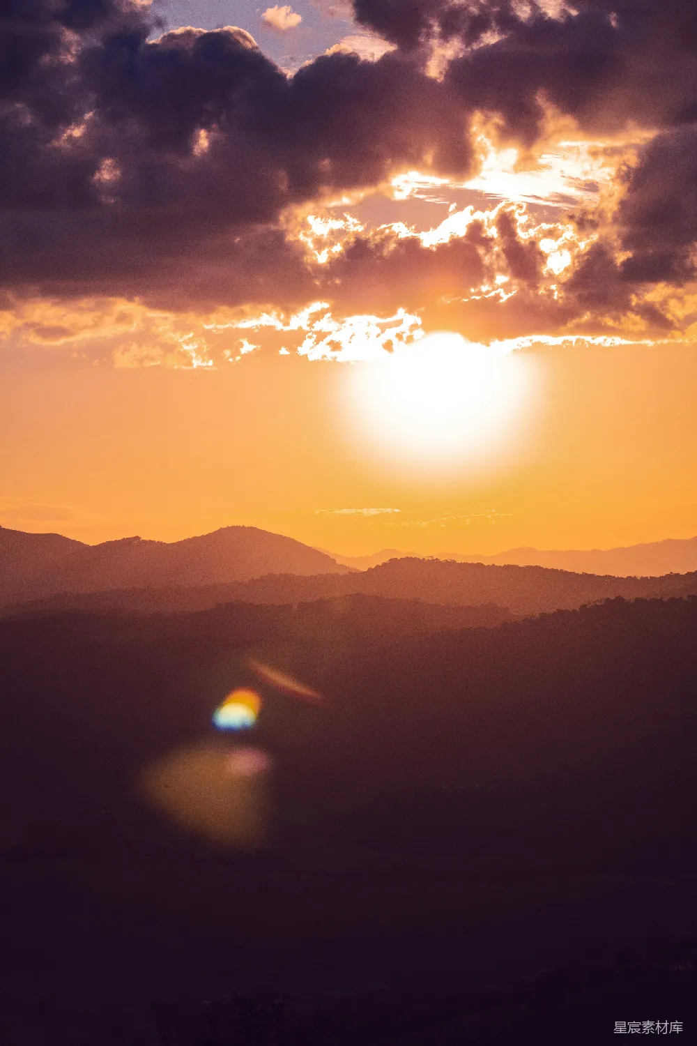 高清摄影 夕阳 山脉 剪影 自然风光 宁静 夕阳下的山脉剪影