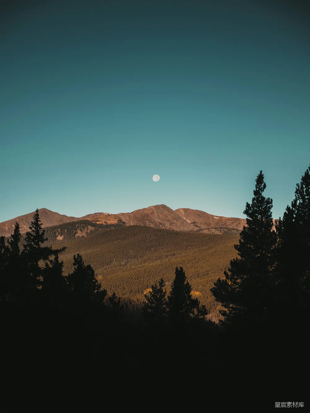 高清摄影 自然风光 宁静 山景 月色 夜晚 静谧的山月夜