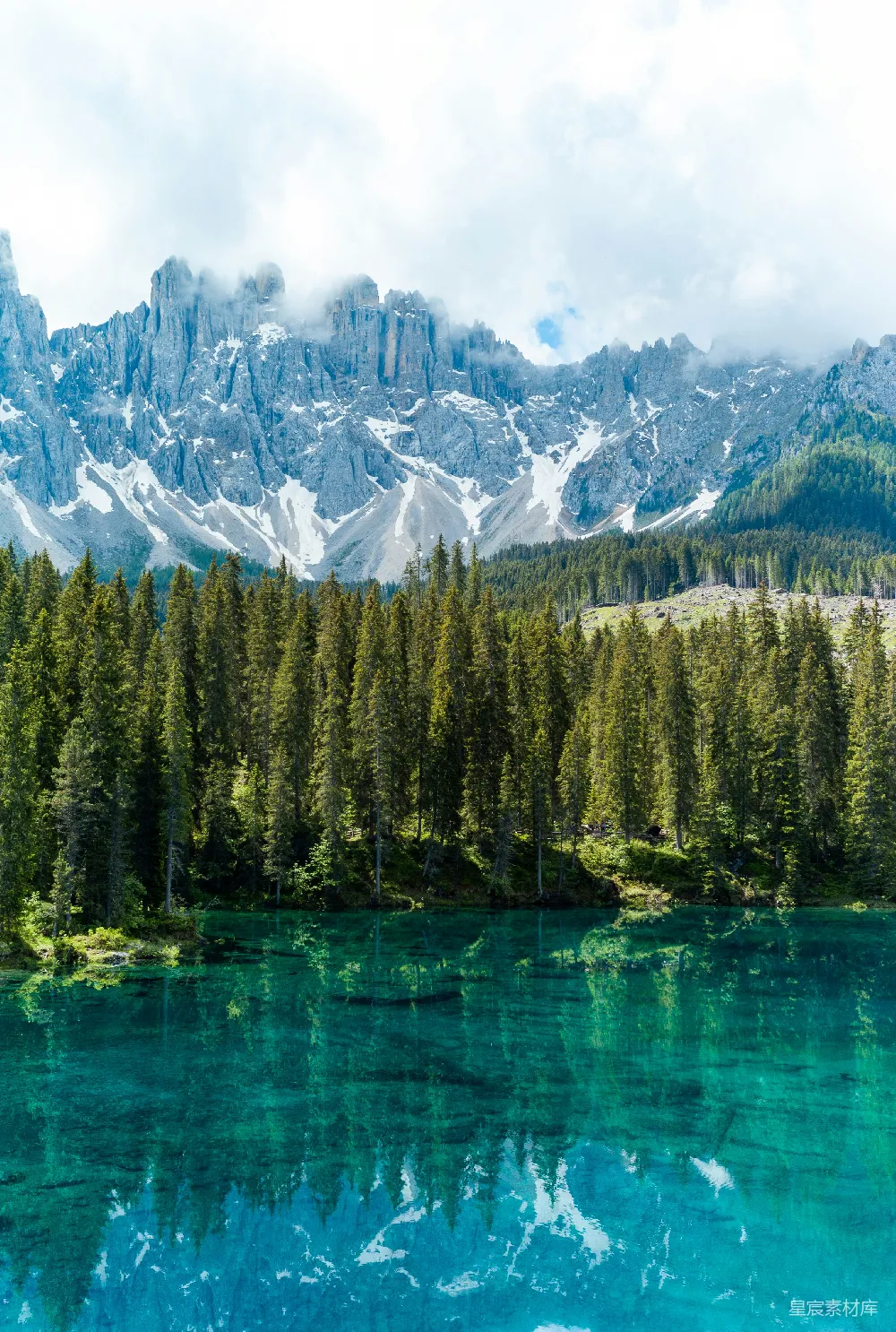 高清摄影 自然风光 雪山 湖泊 森林 宁静 阿尔卑斯山的翠绿湖景