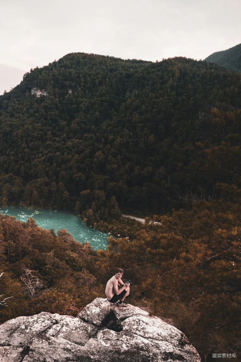 高清摄影 自然风光 户外 山景 旅行 放松 在山巅的宁静时光