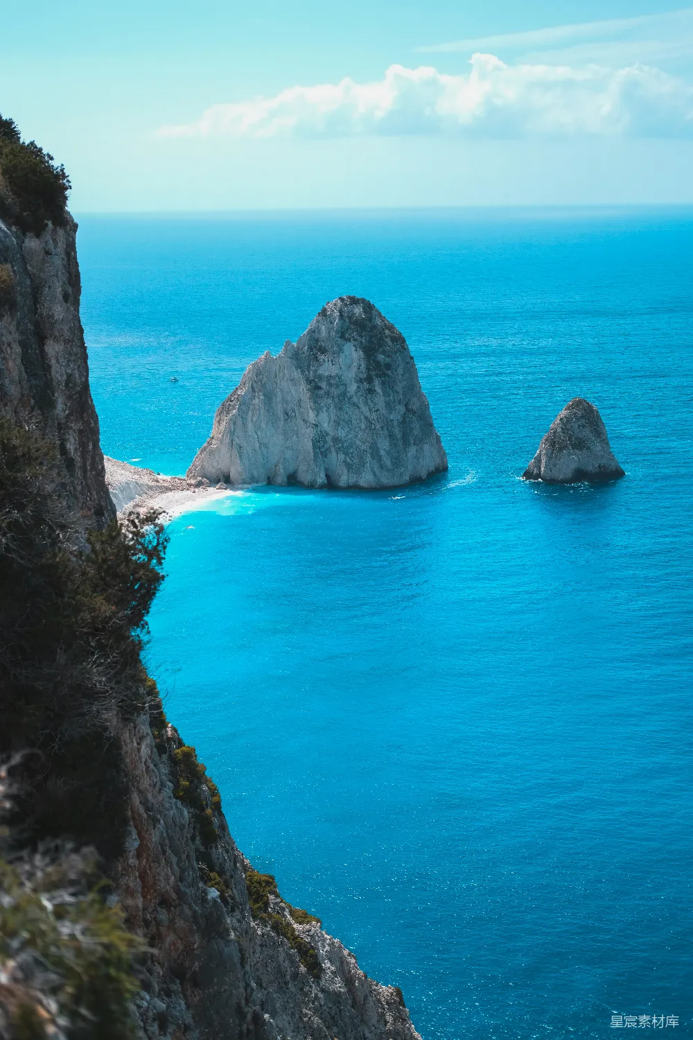 高清摄影 自然风光 海岸线 夏日旅行 绝美风景 蓝色海洋 蔚蓝海与奇岩