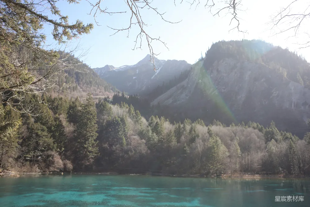 高清摄影 自然风光 山林湖泊 宁静之美 户外摄影 山水画卷 湖光山色中的静谧时光