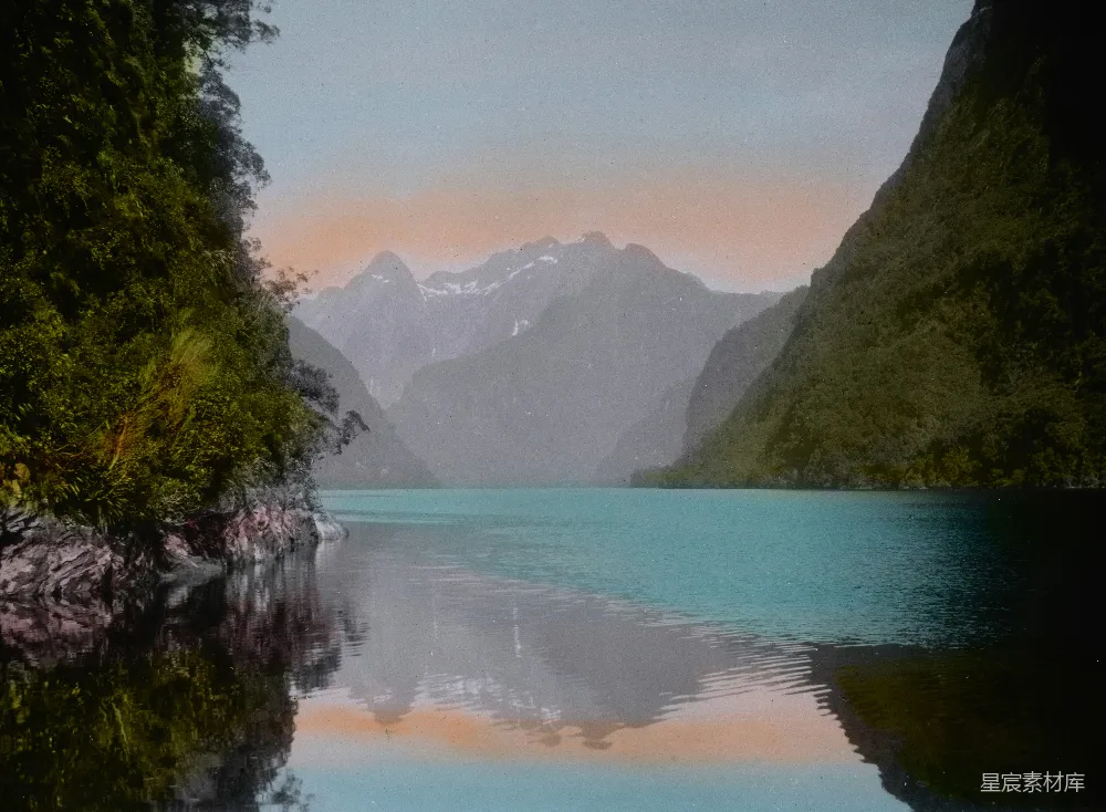高清摄影 山川 湖景 晨光 自然风光 宁静 山间湖景晨曦