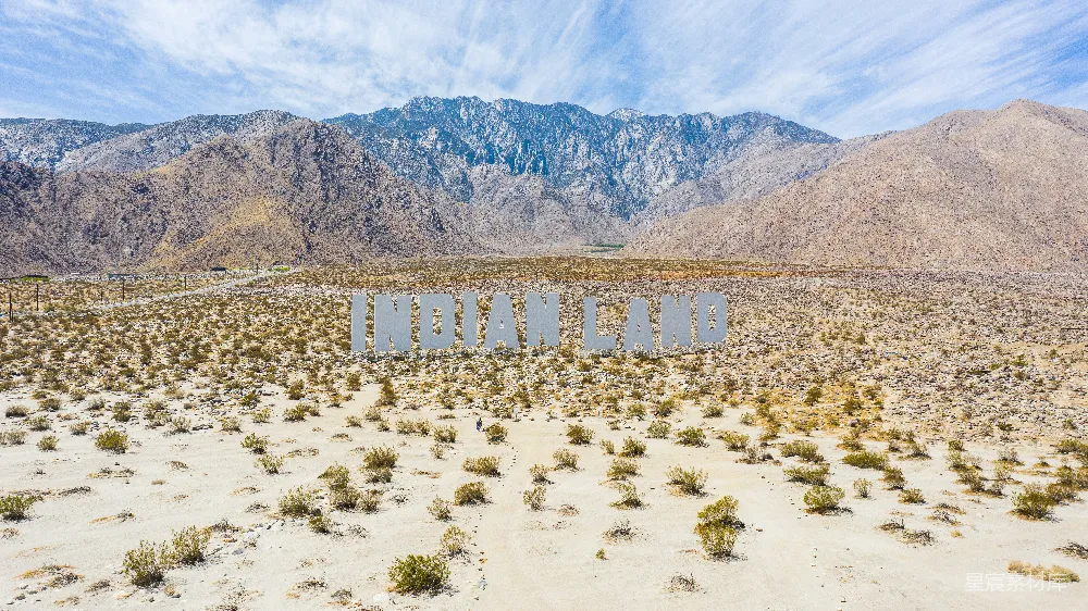 高清摄影 沙漠 标志牌 自然景观 户外场景 旅行 荒漠中的“INDIAN LAND”标志