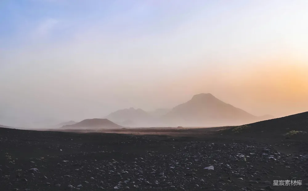 高清摄影 黄昏 火山 荒原 宁静 自然 黄昏下的火山荒原