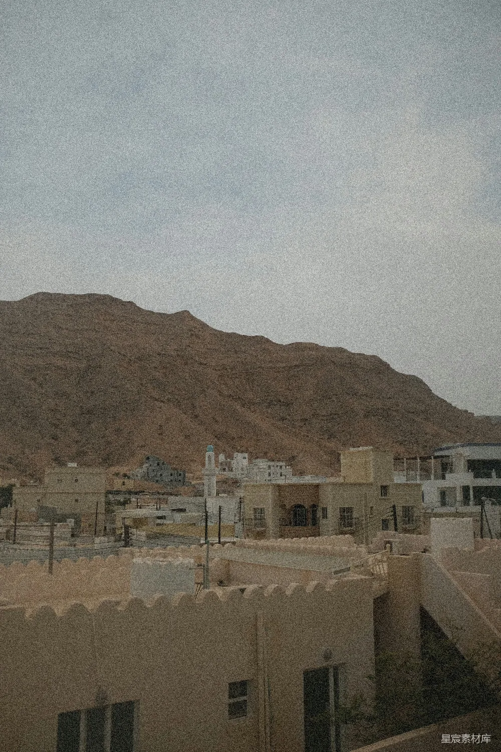高清摄影 沙漠 古城 建筑 自然风光 旅行 沙漠中的古城与远山