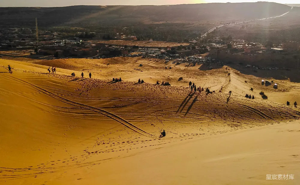 高清摄影 沙漠 日落 自然风光 休闲娱乐 自然美景 夕阳下的沙漠之景