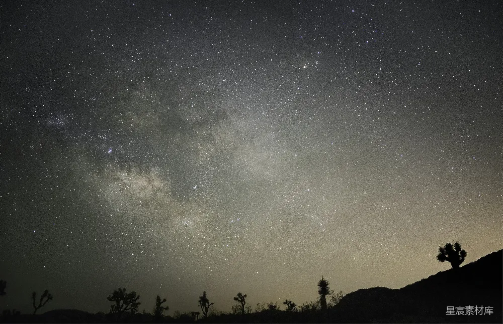 高清摄影 银河 夜景 沙漠 自然 天文 夜空下的银河与沙漠