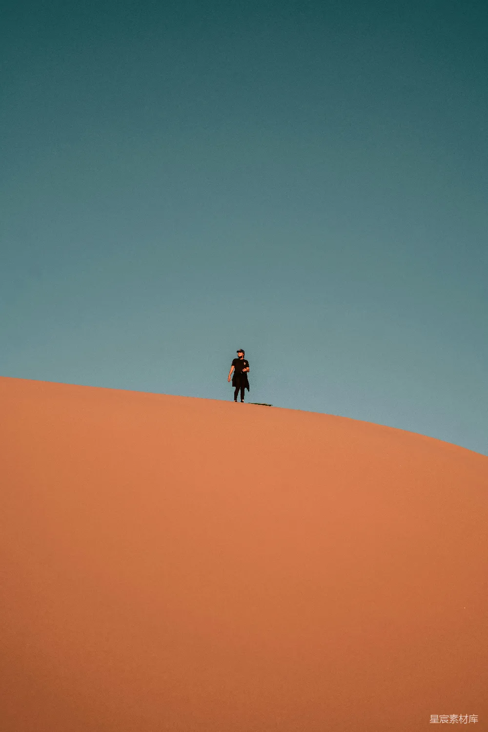 高清摄影 沙漠 孤独 旅行 冒险 自然 沙漠中的孤独身影
