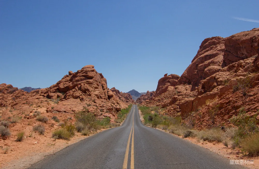 高清摄影 公路 沙漠 风景 自然 旅行 穿越沙漠的公路