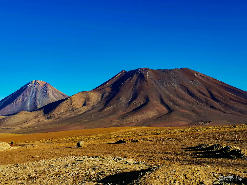 高清摄影 火山 沙漠 荒芜 自然风光 户外探险 荒凉的火山与沙漠