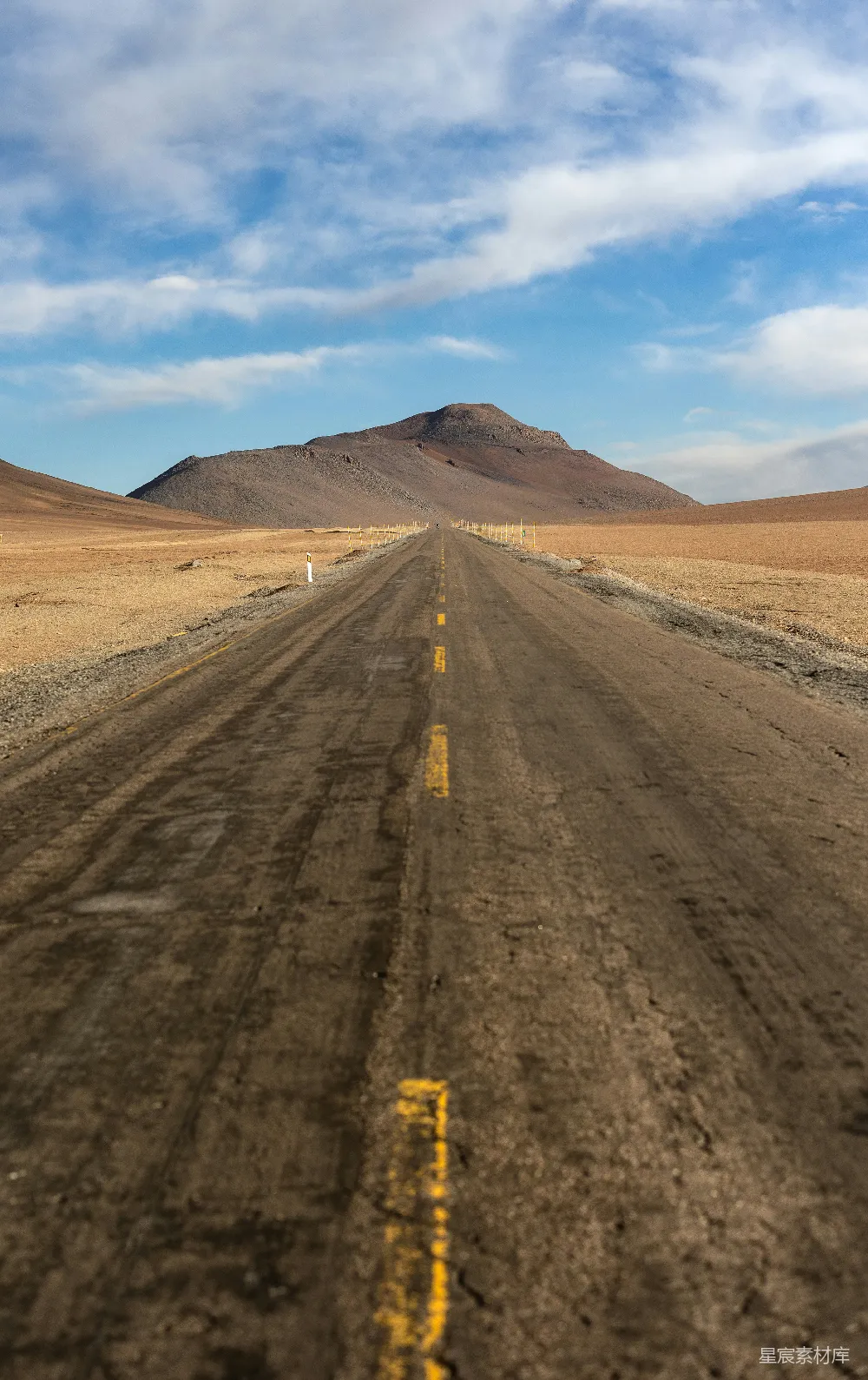 高清摄影 公路 荒漠 孤独 风景 旅行 荒漠中的孤独公路