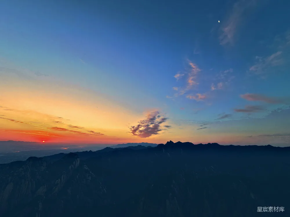 高清摄影 日出 山脉 天空 自然美景 清晨 日出时分的山河图