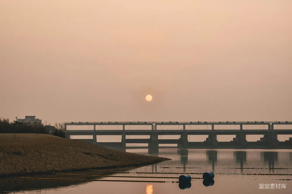 高清摄影 日落 桥梁 宁静 自然 都市 夕阳下的桥梁