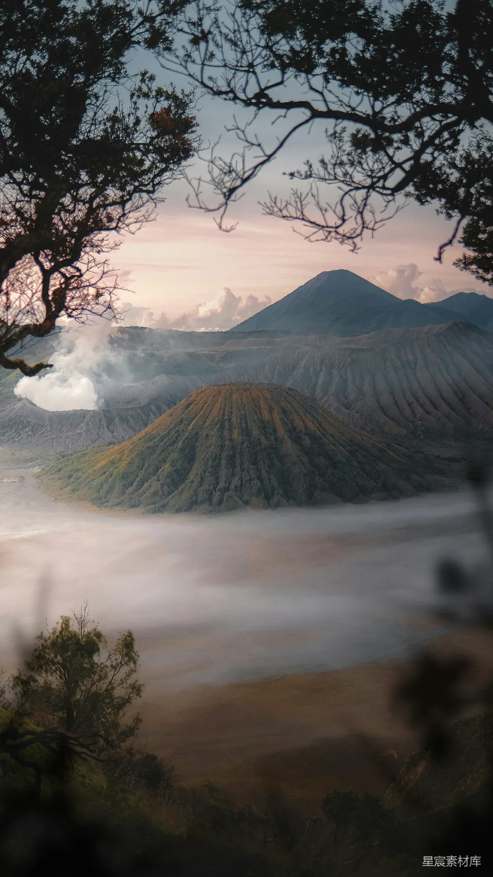 高清摄影 自然风光 火山 日出 印度尼西亚 旅游 日出时的布罗莫火山