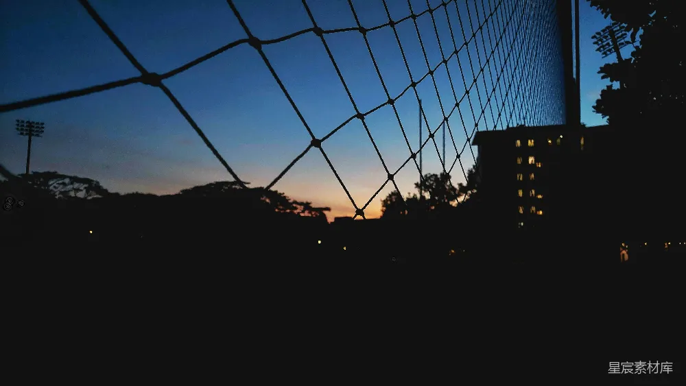 高清摄影 夕阳 网眼 建筑 城市 宁静 夕阳透过网眼