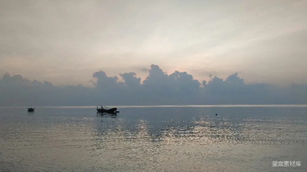 高清摄影 海景 黄昏 独舟 宁静 自然 静谧的黄昏：海上独舟
