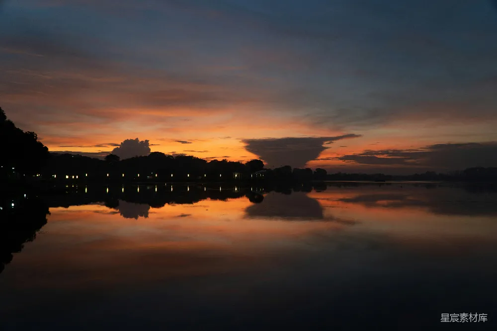 高清摄影 自然风光 日落 宁静 湖面 自然美景 夕阳下的宁静湖面